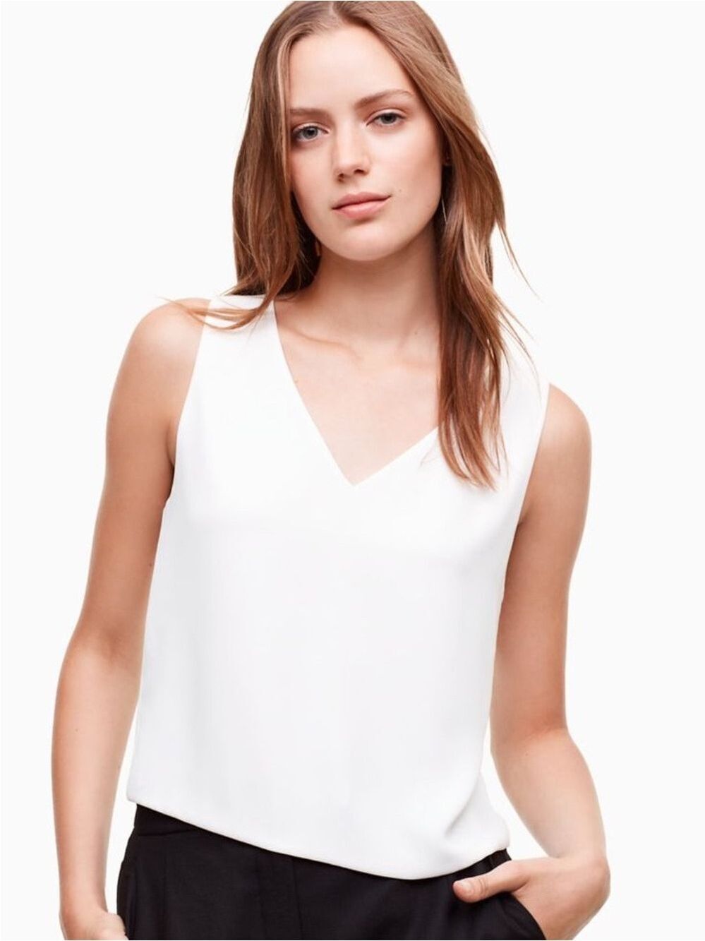Aritzia Babaton Murphy Sleeveless V-Neck Blouse in white Sz XXS